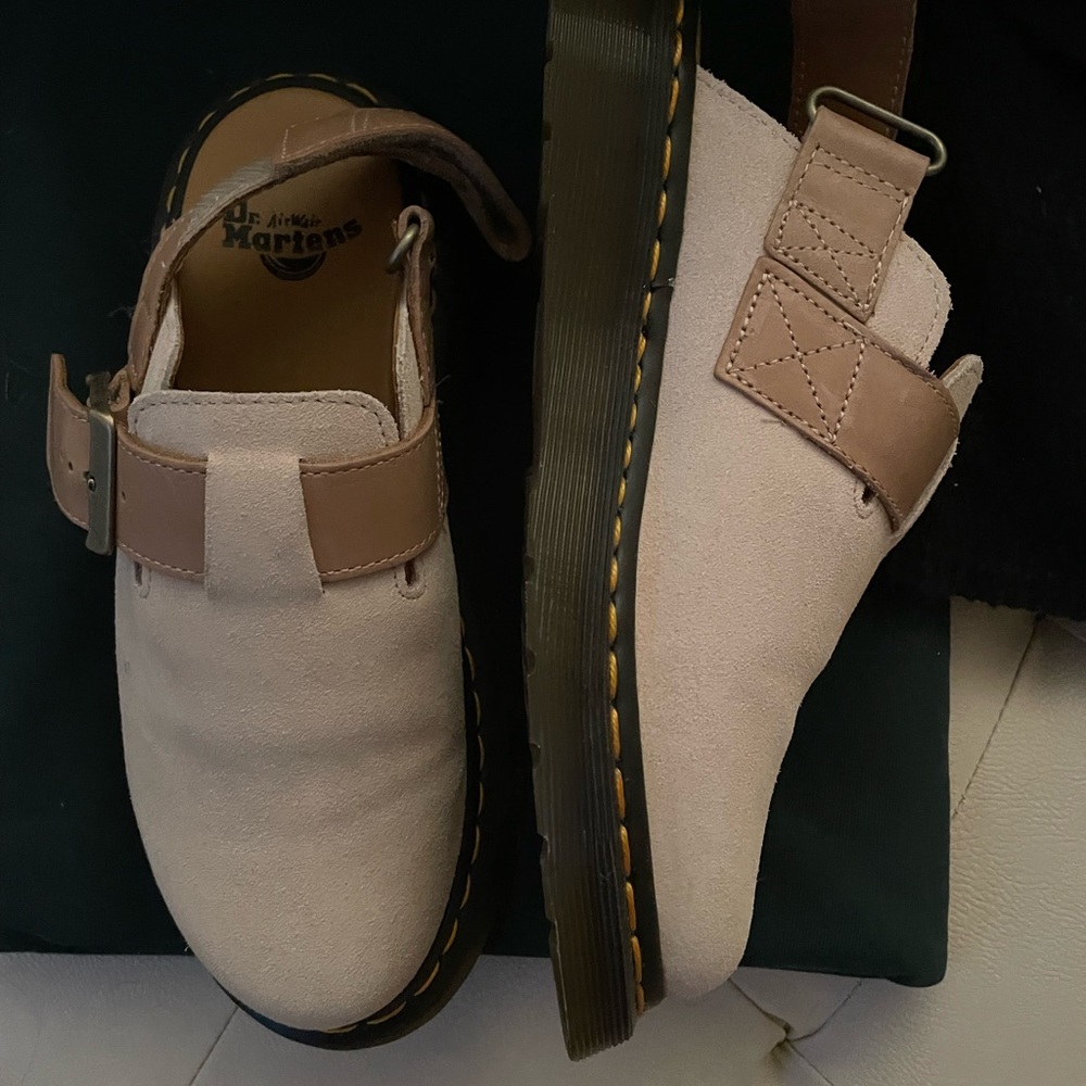 Dr Marten Jorge II tan and cream colored !